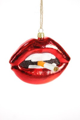 Cody Foster kerstbal lippen met sigaret